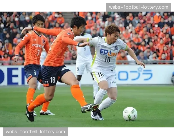 “争议观点：前国脚批评当前混合防守趋势，称其让比赛变得“过于机械和算计””